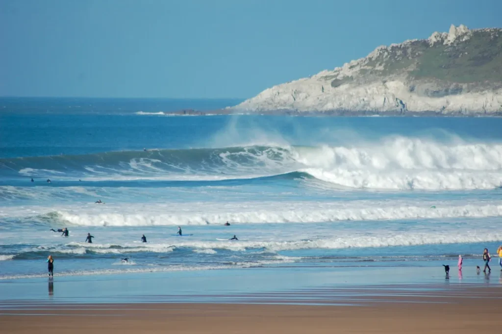 surfing croyde bay gvKkFgjmKso unsplash